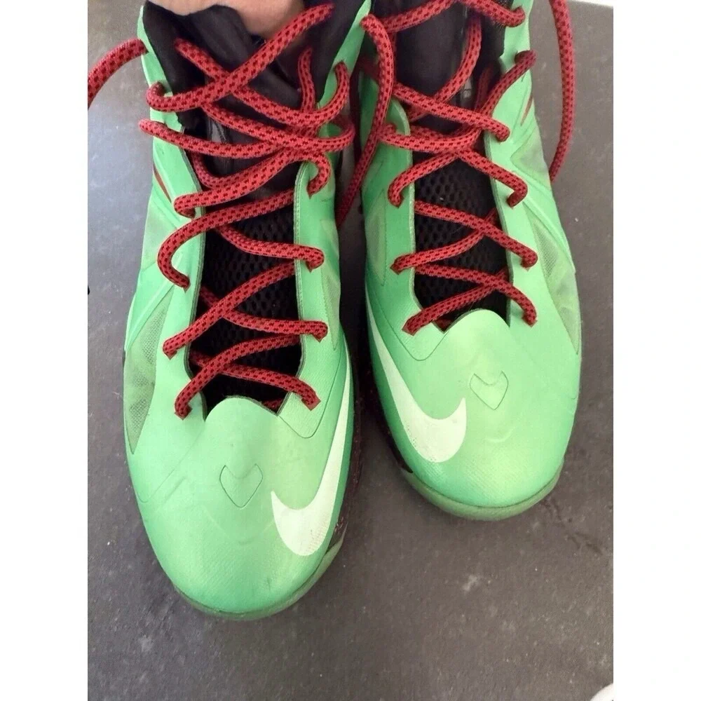 Nike Lebron Youth‎ Size 6.5 High Cutting Jade 10 Christmas